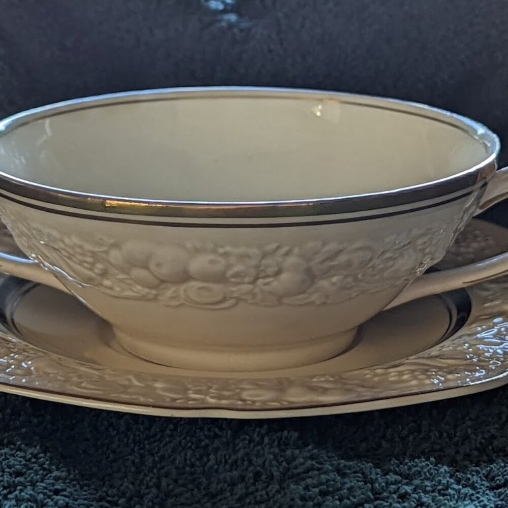 Vintage Crown Ducal Florentine Gold Band 2057 Fine China Footed Cream Soup Bowls